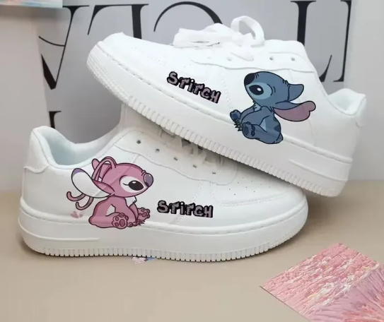 À vos pieds avec Stitch !
